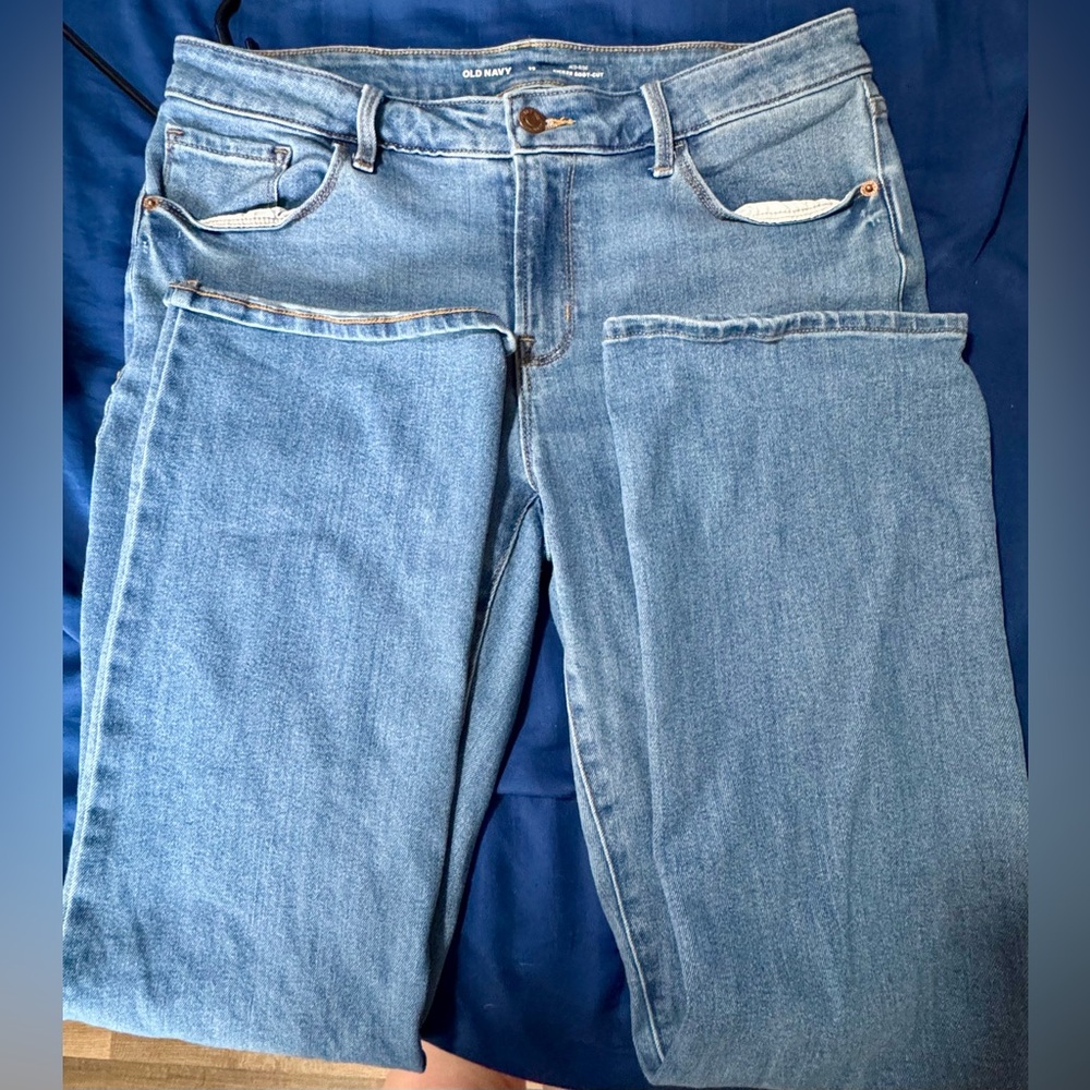👖 Old Navy Mid-Rise Kicker Boot-Cut Jeans – Women’s Size 12 – Medium Wash